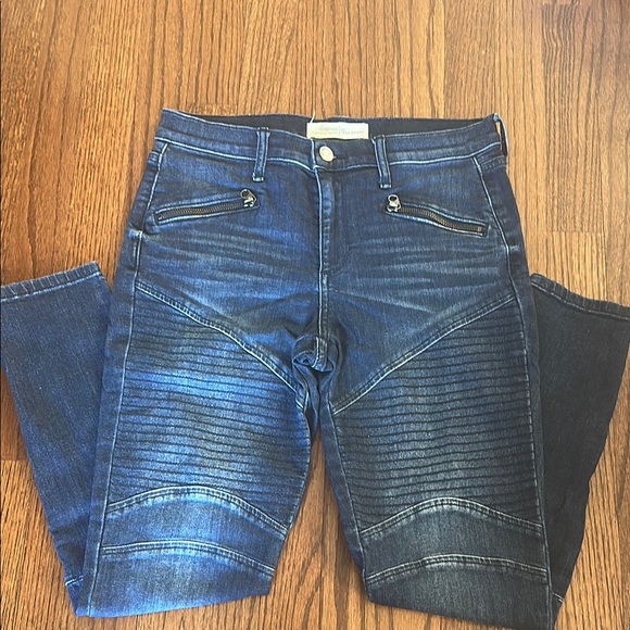 GAP Denim - EUC Gap True Skinny Jeans Moto Fashion with zipper and seamed detailing